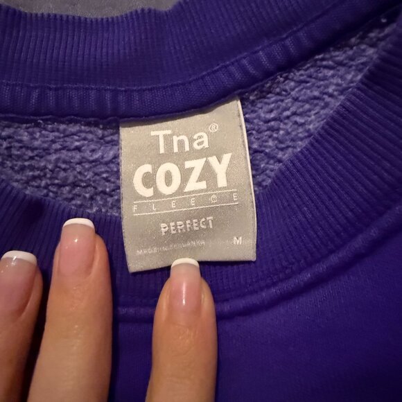 Aritzia TNA Cozy Fleece Perfect Crew Sweatshirt M Purple Cozy - Picture 3 of 4